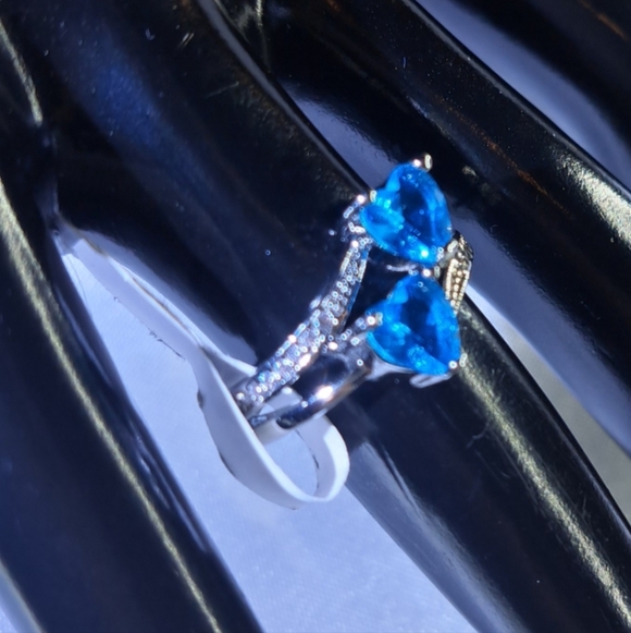 Elegant Blue Heart Ring - Picture 3 of 5